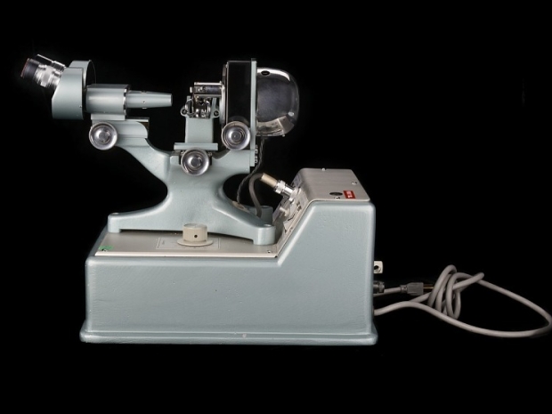 tool for microtool fabrication with built-in microscope