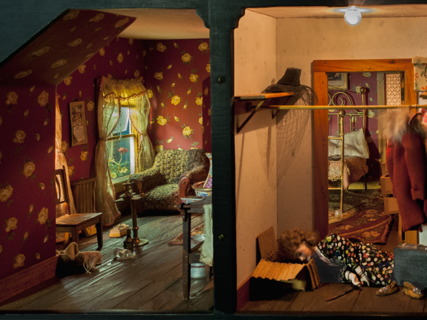 Nutshell Studies - red bedroom