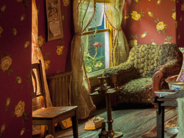 Nutshell Studies - red bedroom